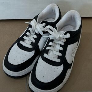 Alo women’s shoe, size 8.5